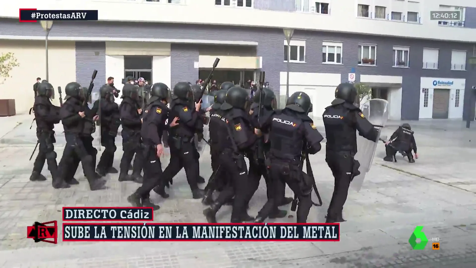 Cargas policiales en una nueva jornada de huelga del metal en Cádiz