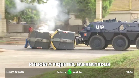 Tanqueta de la UIP en las huelgas del metal de Cádiz Tanqueta de la UIP en las huelgas del metal de Cádiz