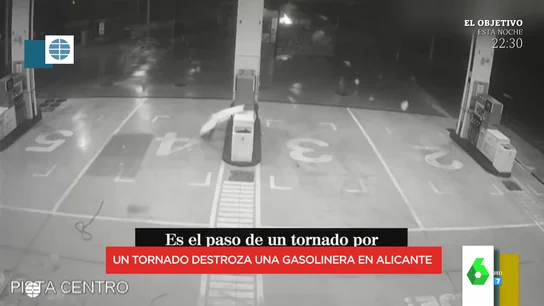 El devastador tornado que se lleva por delante hasta los cristales de una gasolinera de Alicante El devastador tornado que se lleva por delante hasta los cristales de una gasolinera de Alicante