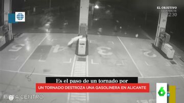 El devastador tornado que se lleva por delante hasta los cristales de una gasolinera de Alicante
