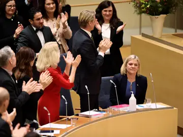 La primera ministra sueca dimite siete horas y media después de ser investida