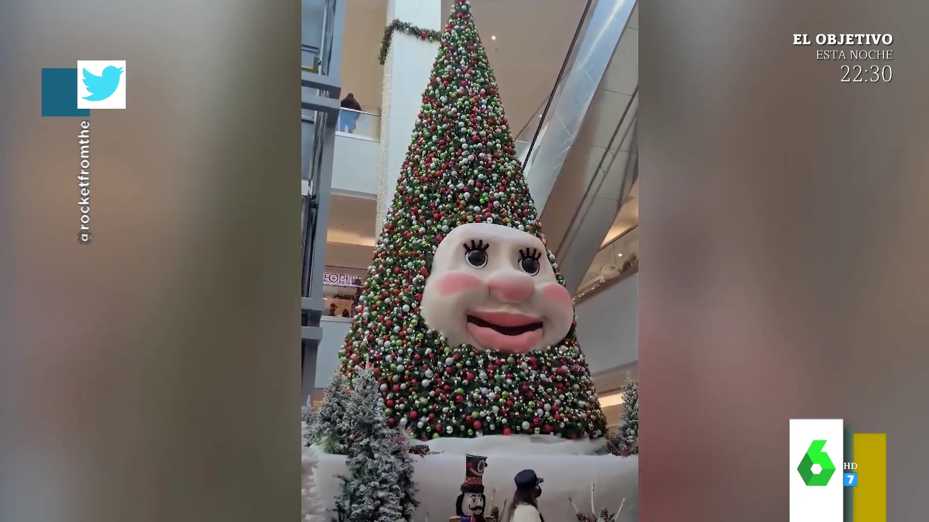 El "terrorífico" árbol navideño 'parlante' que "perturba" a los paseantes de un centro comercial de Canadá
