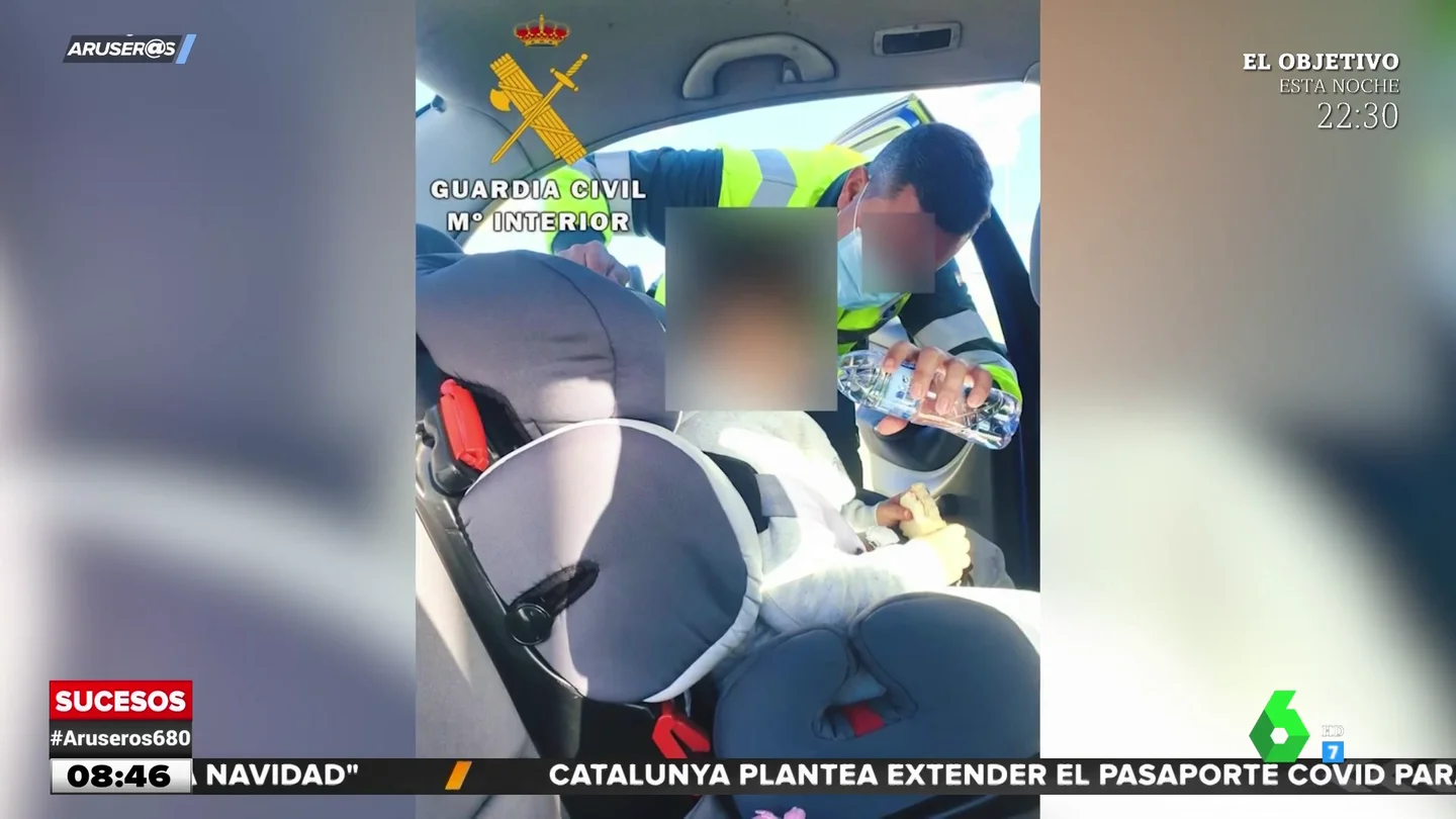 Tierno gesto de la Guardia Civil Tierno gesto de la Guardia Civil