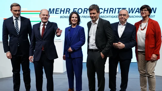 Acuerdo de Gobierno en Alemania: un acuerdo de socialdemócratas, verdes y liberales lleva a Scholz a la Cancillería Acuerdo de Gobierno en Alemania: un acuerdo de socialdemócratas, verdes y liberales lleva a Scholz a la Cancillería