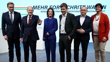 Acuerdo de Gobierno en Alemania: un acuerdo de socialdemócratas, verdes y liberales lleva a Scholz a la Cancillería