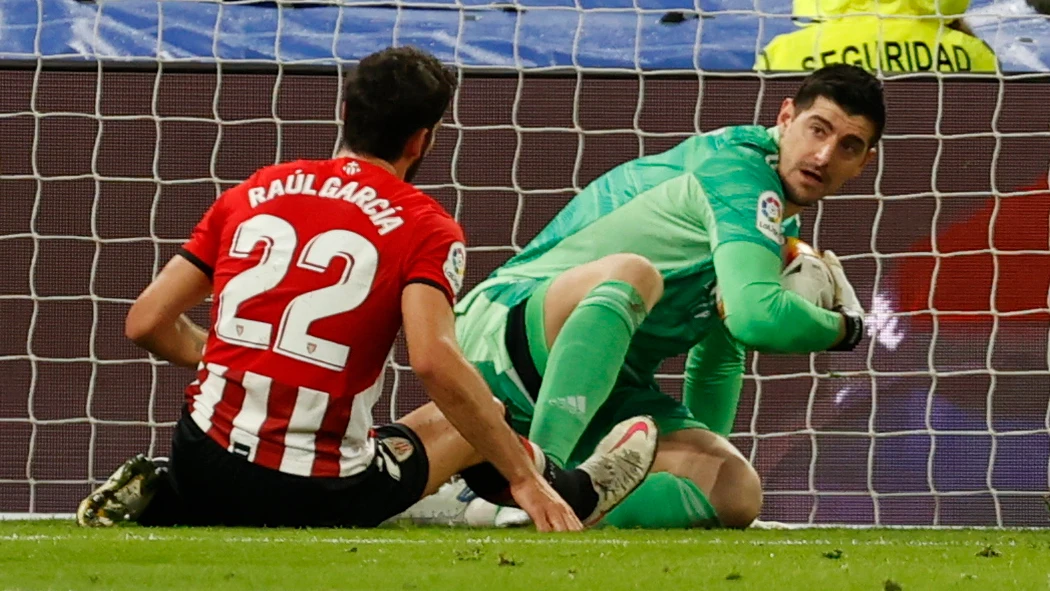 Raúl García y Thibaut Courtois