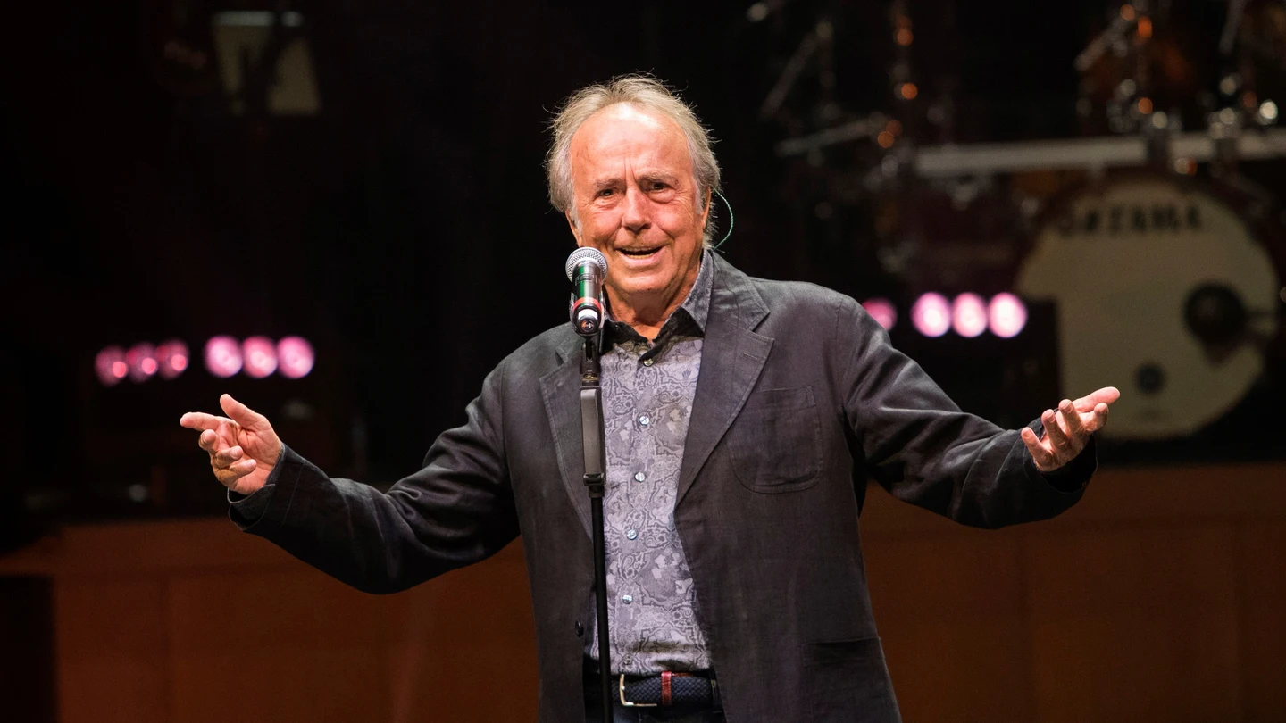 El cantautor Joan Manuel Serrat durante una actuación el pasado mes de septiembre El cantautor Joan Manuel Serrat durante una actuación el pasado mes de septiembre