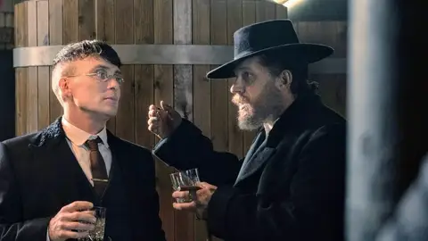 Cillian Murphy y Tommy Hardy como Tommy Shelby y Alfie Solomons en 'Peaky Blinders' Cillian Murphy y Tommy Hardy como Tommy Shelby y Alfie Solomons en 'Peaky Blinders'