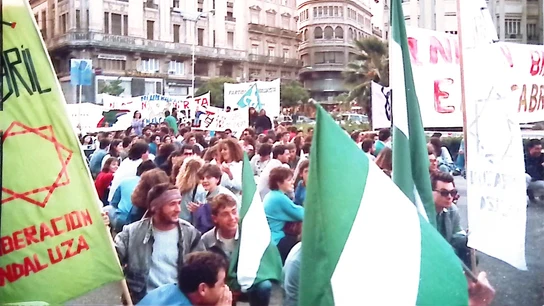 La ciudadanía se movilizó de manera masiva contra El Cabril hasta que ENRESA indemnizó a los ayuntamientos, triplicando así los presupuestos municipales. La ciudadanía se movilizó de manera masiva contra El Cabril hasta que ENRESA indemnizó a los ayuntamientos, triplicando así los presupuestos municipales.