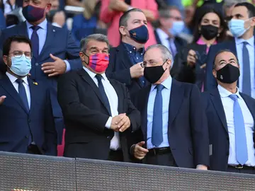 Joan Laporta y Florentino Pérez en el palco del Camp Nou
