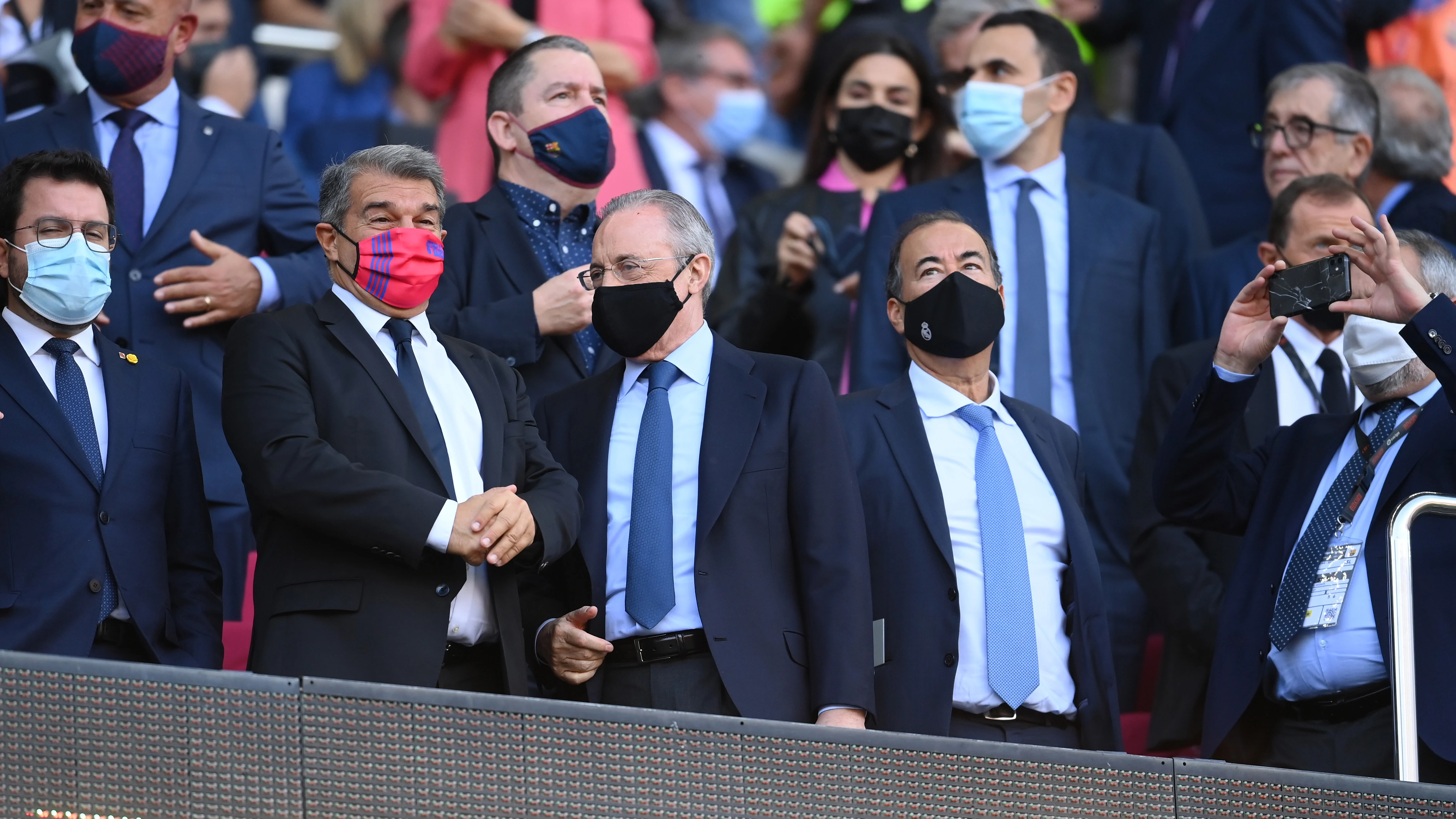 Joan Laporta y Florentino Pérez en el palco del Camp Nou