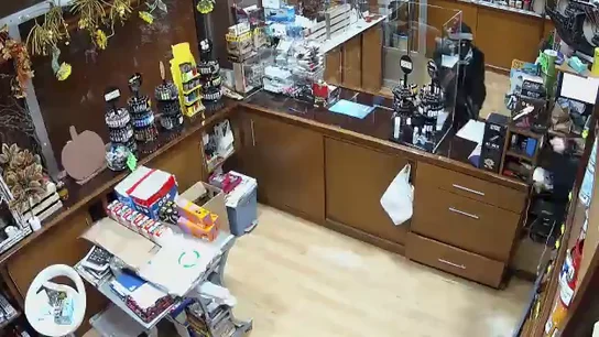 El momento en el que detienen a dos hombres tras un atraco en A Coruña El momento en el que detienen a dos hombres tras un atraco en A Coruña