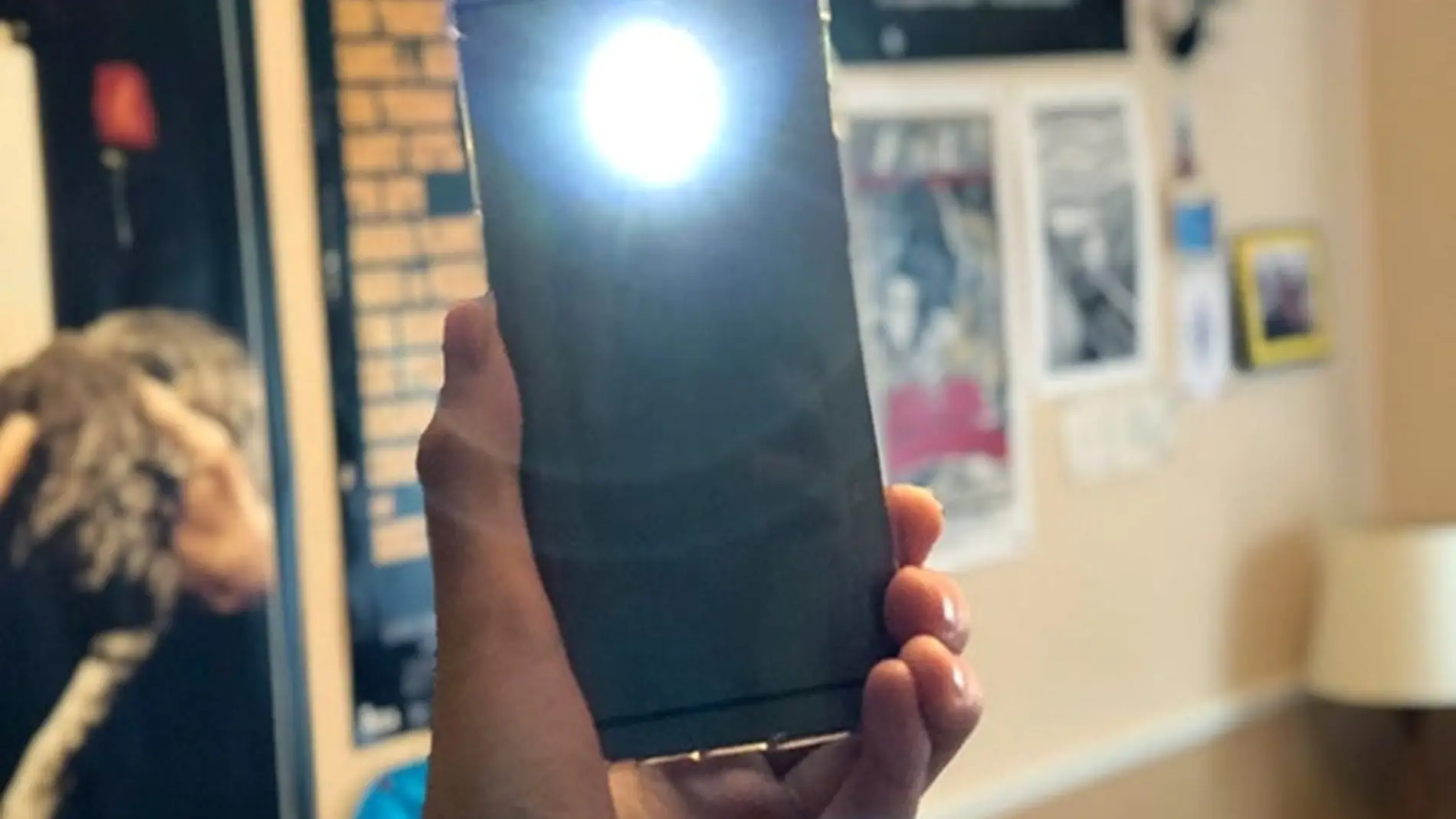 El truco para regular la intensidad en la linterna de tu Samsung, y otras apps El truco para regular la intensidad en la linterna de tu Samsung, y otras apps
