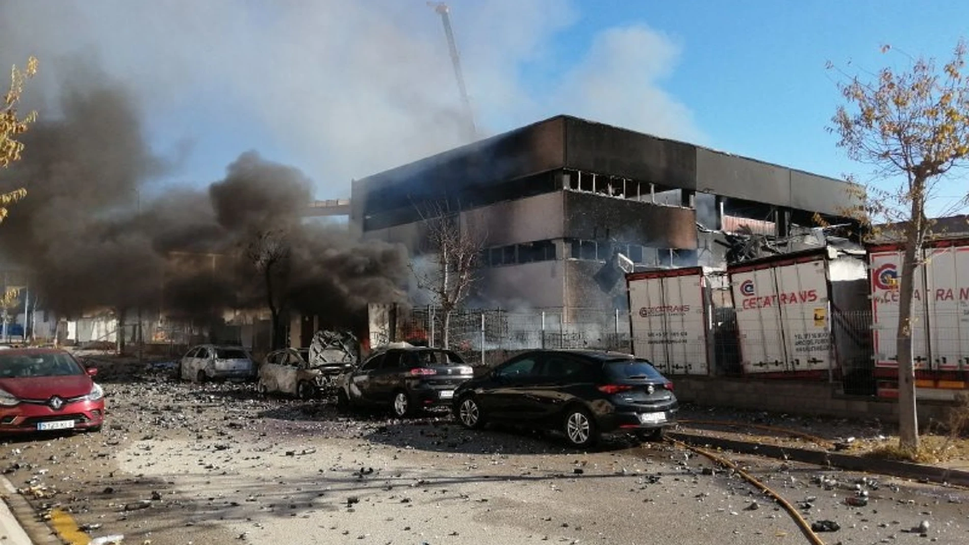 Imagen de la fábrica tras el incendio tomada por los Bomberos