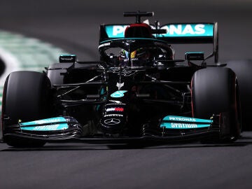 Lewis Hamilton manda en la primera jornada del GP de Arabia Saudí