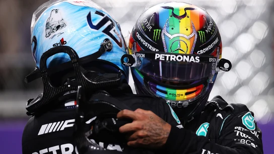 Hamilton se abraza a Bottas Hamilton se abraza a Bottas