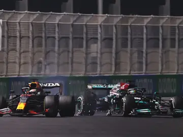 La colisión entre Verstappen y Hamilton en Jeddah La colisión entre Verstappen y Hamilton en Jeddah