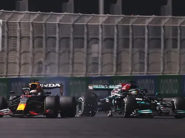 La colisión entre Verstappen y Hamilton en Jeddah La colisión entre Verstappen y Hamilton en Jeddah