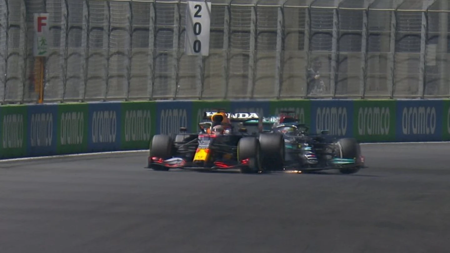 El toque entre Verstappen y Hamilton en Yeda El toque entre Verstappen y Hamilton en Yeda