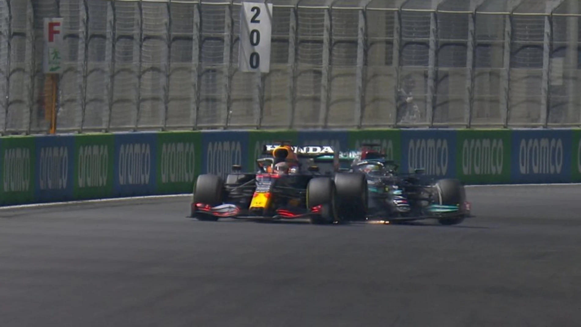 El toque entre Verstappen y Hamilton en Yeda