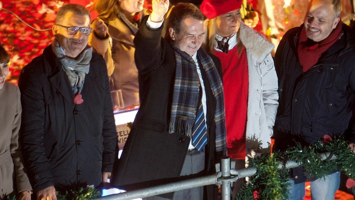 El alcalde de Vigo, Abel Caballero, durante el encendido de las luces de Navidad