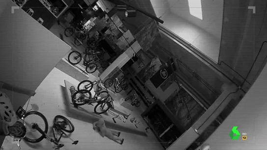 Imagen de un robo de bicis en una tienda de Madrid Imagen de un robo de bicis en una tienda de Madrid