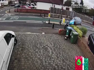 Los vídeos virales que demuestran cómo seis bolardos llevan destrozando coches desde 1980