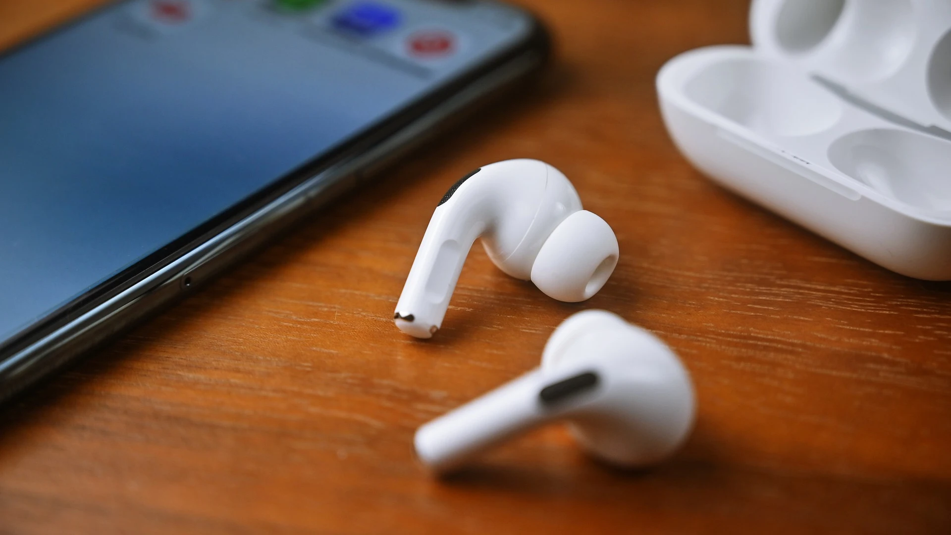 Cómo limpiar bien los AirPods