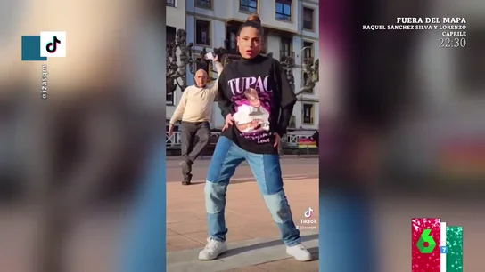 El cómico vídeo viral en el que un anciano se cuela en el tik tok de una joven bailando una jota El cómico vídeo viral en el que un anciano se cuela en el tik tok de una joven bailando una jota