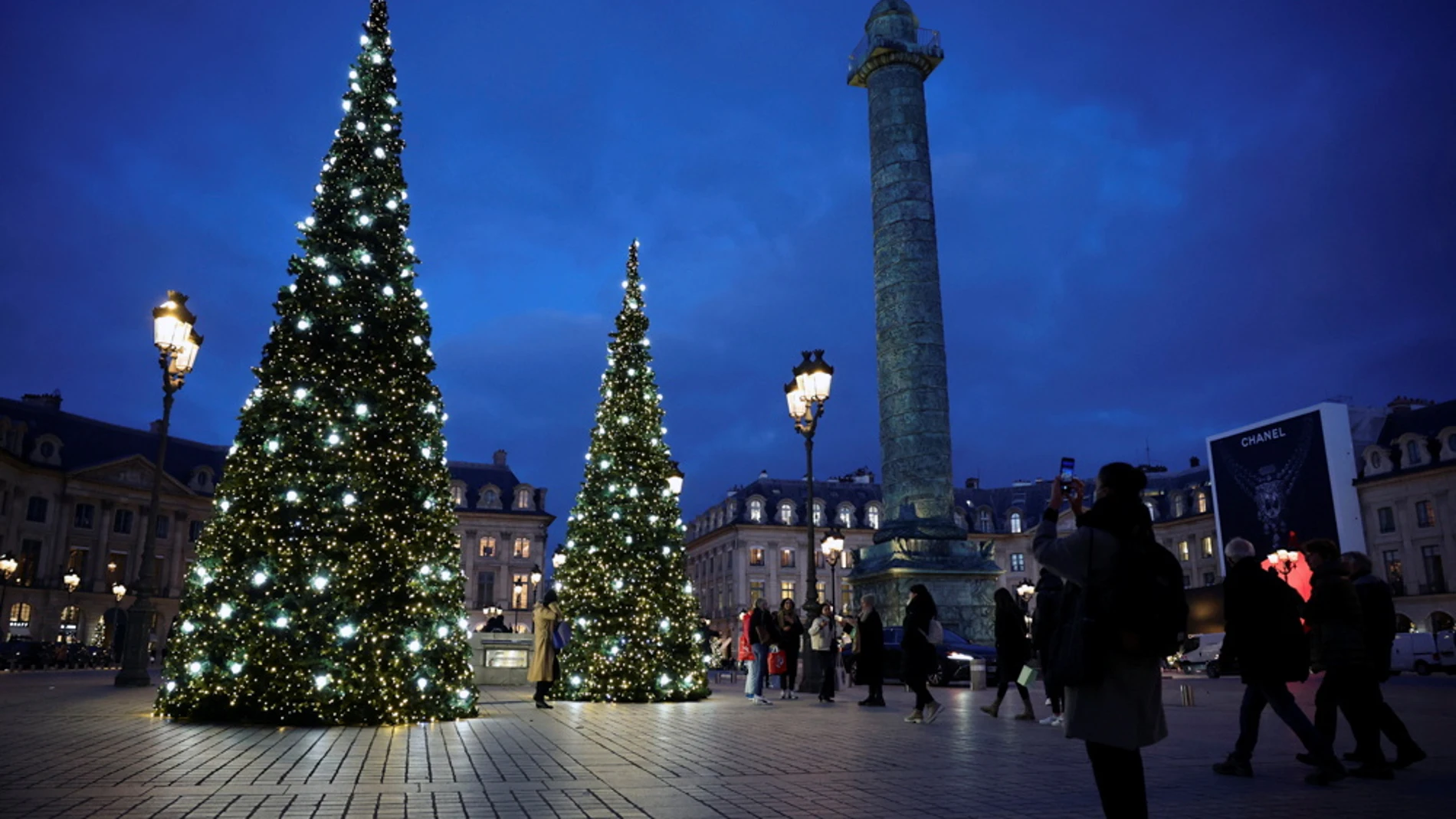 Decoración navideña en la Plaza Vendôme de París