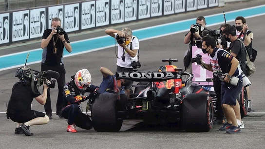 Honda lleva a Red Bull al título Honda lleva a Red Bull al título