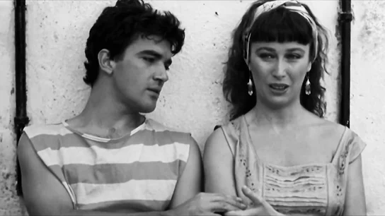 El emotivo adiós de Antonio Banderas a Verónica Forqué: "Una mujer dulce, espiritual y buena compañera" El emotivo adiós de Antonio Banderas a Verónica Forqué: "Una mujer dulce, espiritual y buena compañera"