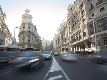 La calle Gran Vía de Madrid La calle Gran Vía de Madrid