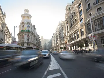 La calle Gran Vía de Madrid La calle Gran Vía de Madrid