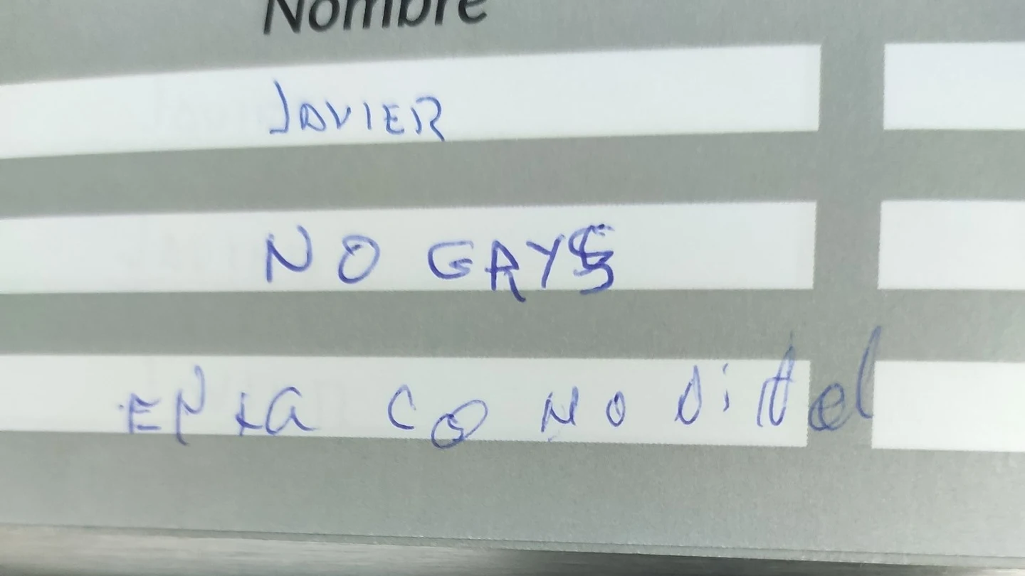 El mensaje homófobo colgado en una comunidad de vecinos El mensaje homófobo colgado en una comunidad de vecinos
