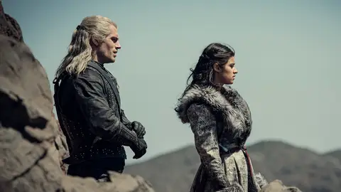 Henry Cavill y Anya Chalotra como Geralt y Yennefer en 'The Witcher' Henry Cavill y Anya Chalotra como Geralt y Yennefer en 'The Witcher'