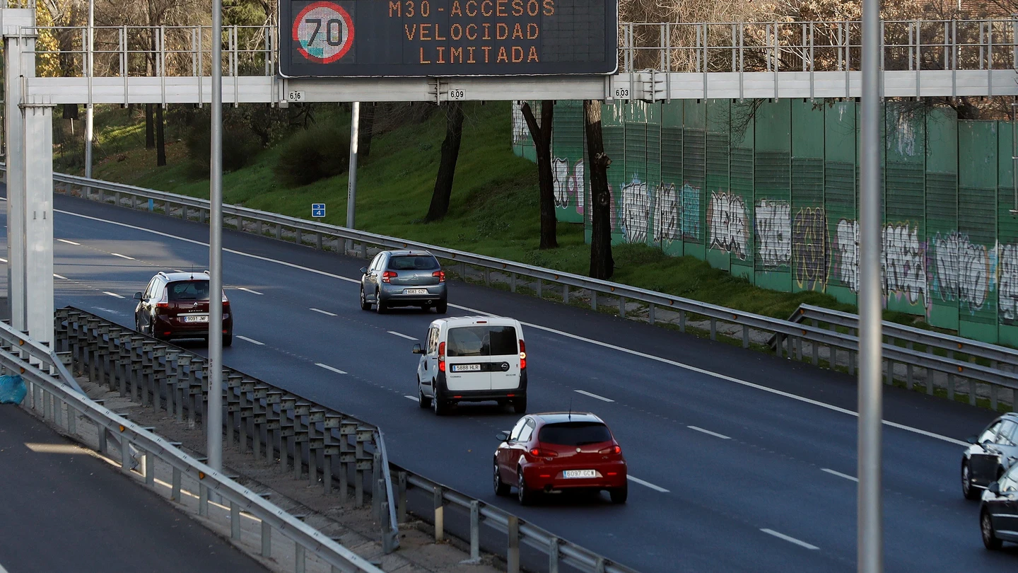 Imagen de archivo de la M30 con la velocidad máxima limitada a 70 km/hora por la contaminación Imagen de archivo de la M30 con la velocidad máxima limitada a 70 km/hora por la contaminación