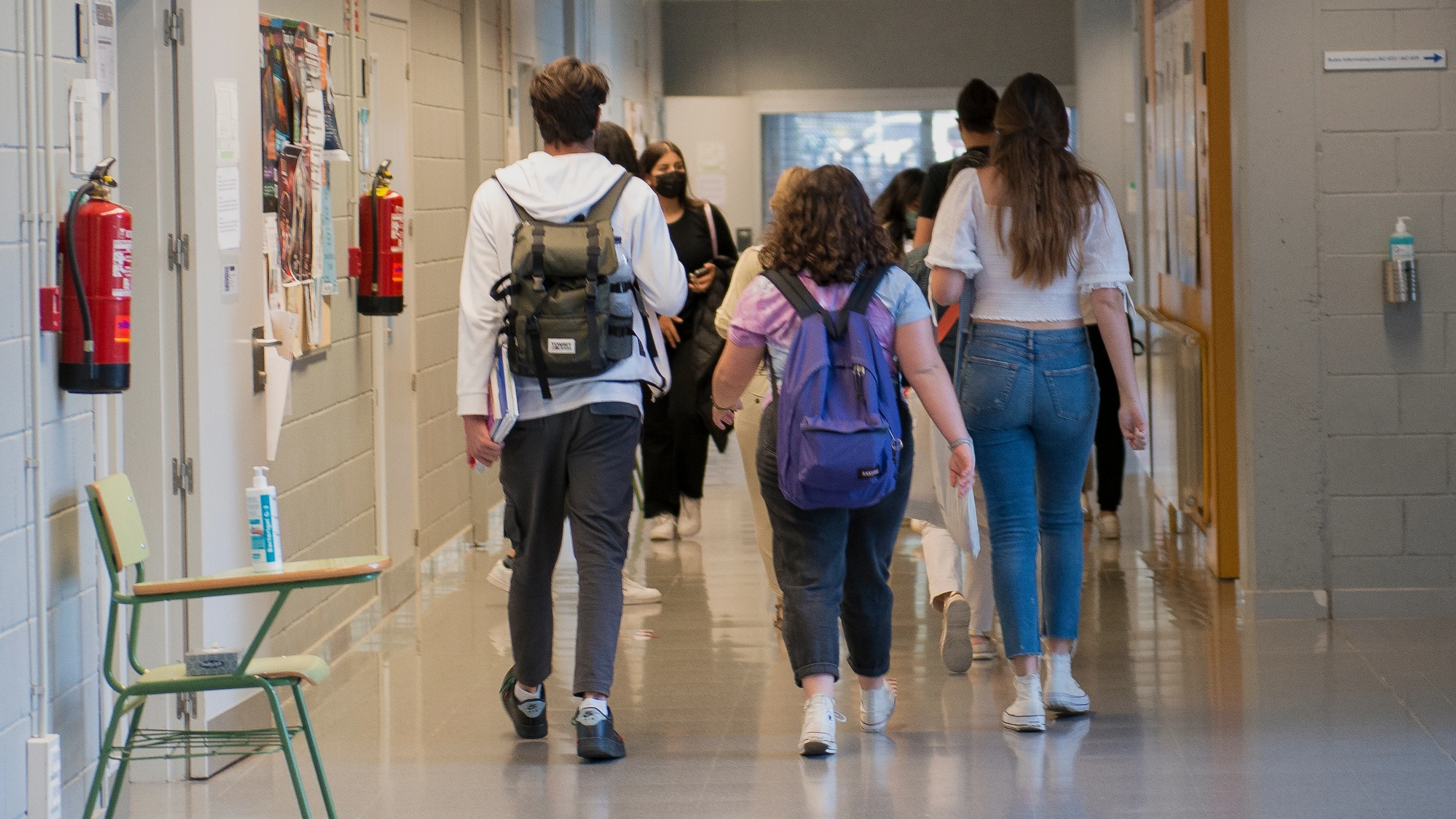 Un grupo de estudiantes en un centro educativo