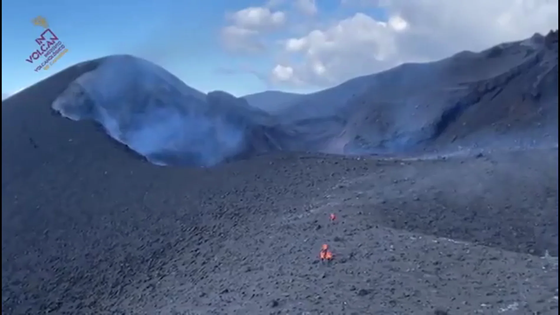 Acceden por primera vez al cráter del volcán de La Palma