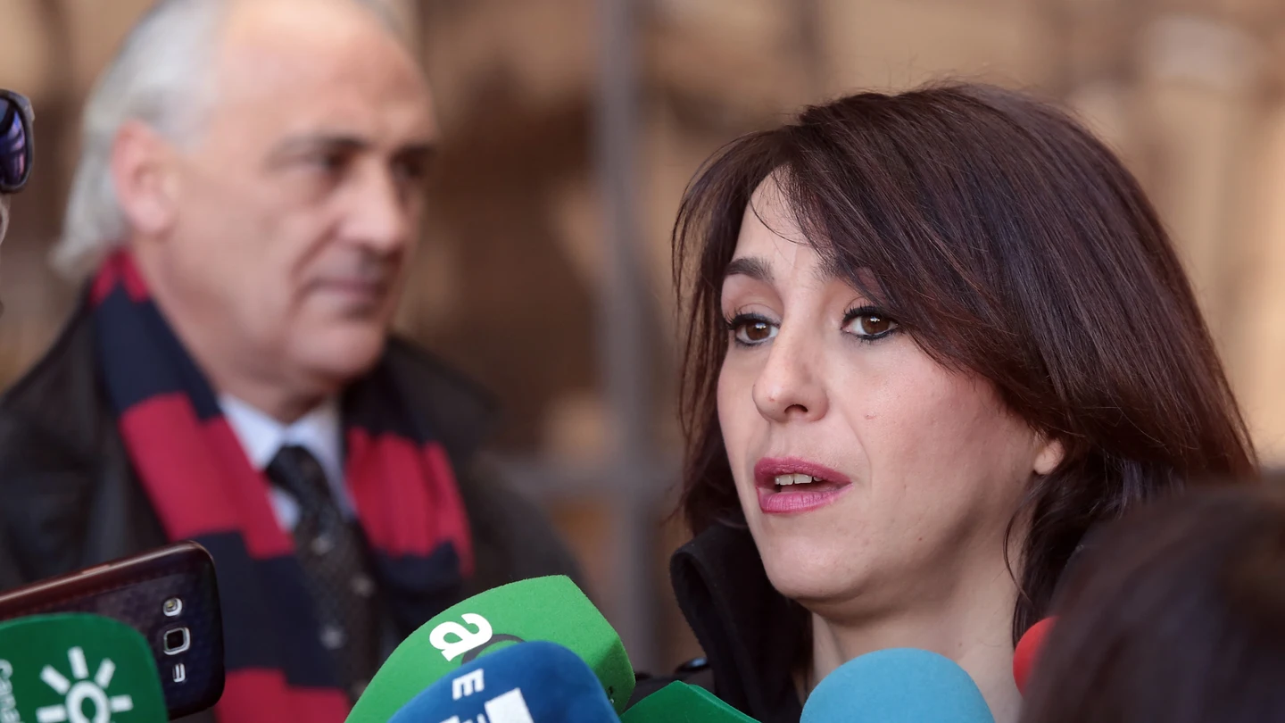 Juana Rivas habla con los medios de comunicación en una imagen de archivo Juana Rivas habla con los medios de comunicación en una imagen de archivo