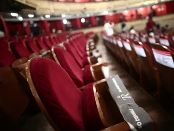 Butacas del Teatro Real antes de la celebración del Sorteo Extraordinario de la Lotería de Navidad 2020 en el Teatro Real de Madrid (España)