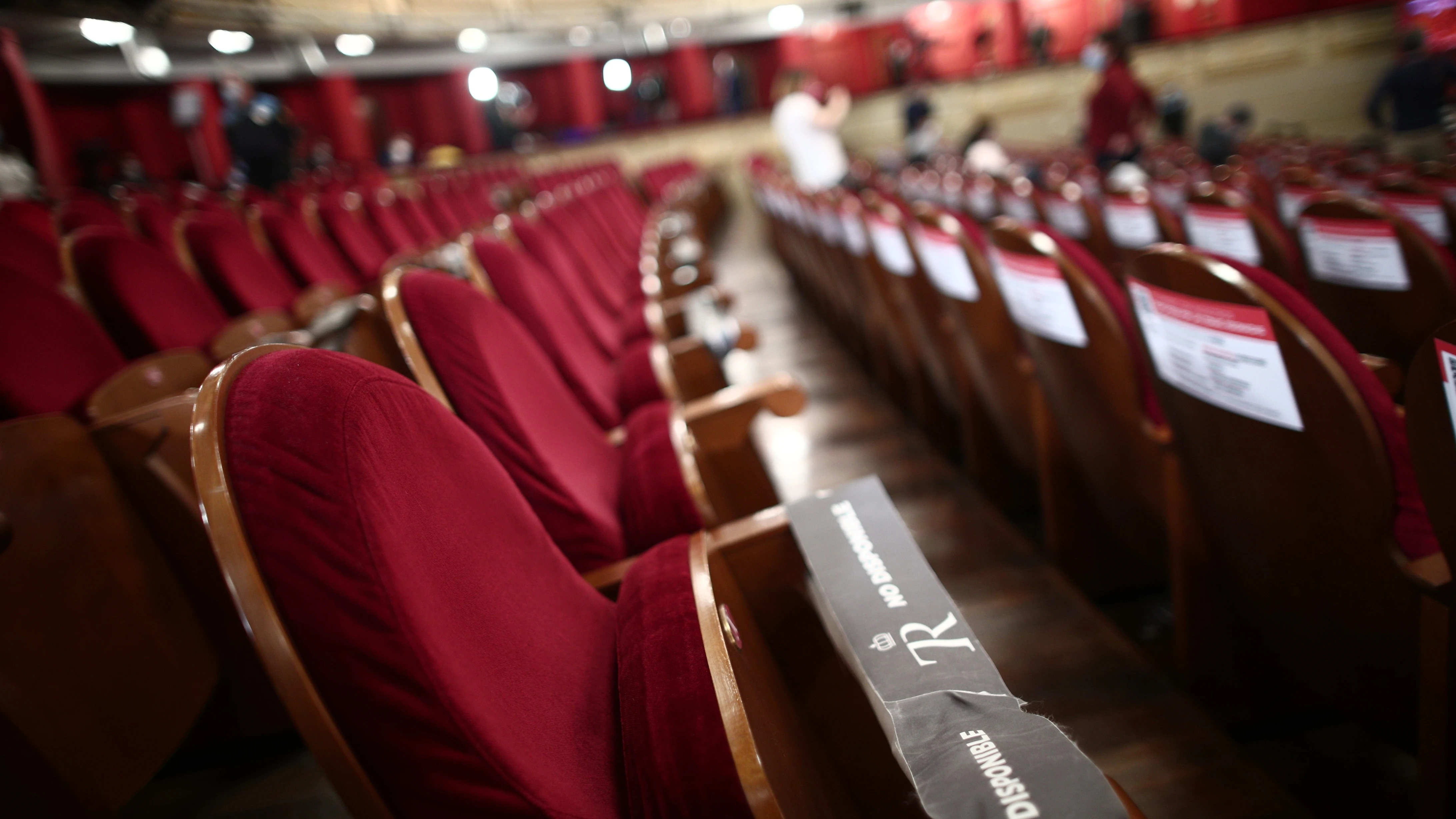 Butacas del Teatro Real antes de la celebración del Sorteo Extraordinario de la Lotería de Navidad 2020 en el Teatro Real de Madrid (España)