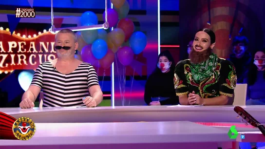 El disfraz de Miki Nadal impacta a Cristina Pedroche en los 2.000 programas de Zapeando: "No es normal, tiene más tetas que yo" El disfraz de Miki Nadal impacta a Cristina Pedroche en los 2.000 programas de Zapeando: "No es normal, tiene más tetas que yo"