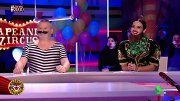El disfraz de Miki Nadal impacta a Cristina Pedroche en los 2.000 programas de Zapeando: "No es normal, tiene más tetas que yo"