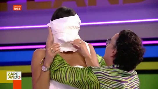 Los momentos más surrealistas de Josie en Zapeando en 2021: de casi 'asfixiar' a Pedroche a sus frases virales Los momentos más surrealistas de Josie en Zapeando en 2021: de casi 'asfixiar' a Pedroche a sus frases virales