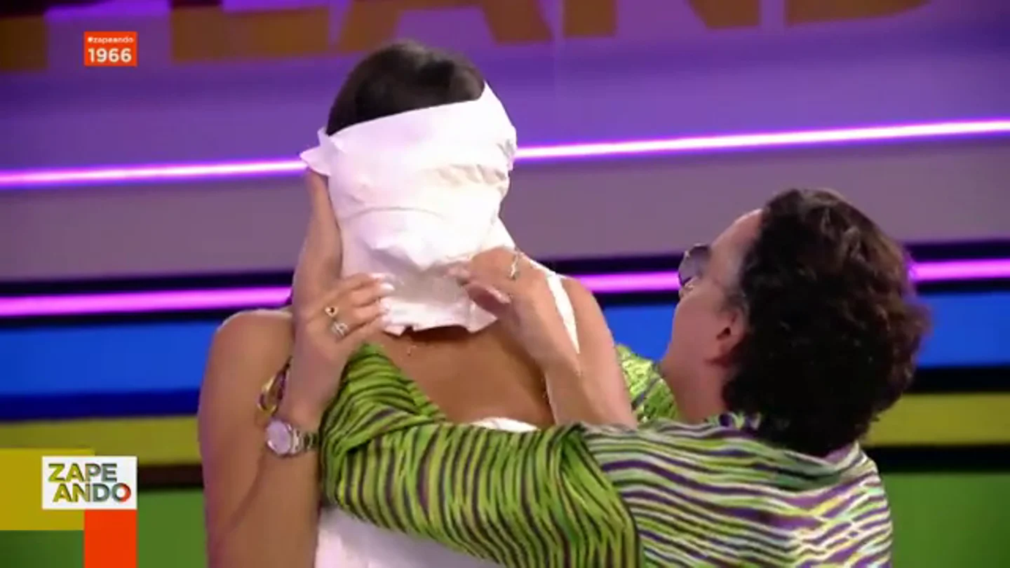 Los momentos más surrealistas de Josie en Zapeando en 2021: de casi 'asfixiar' a Pedroche a sus frases virales Los momentos más surrealistas de Josie en Zapeando en 2021: de casi 'asfixiar' a Pedroche a sus frases virales
