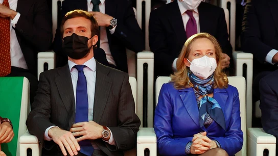 Pablo Casado y Nadia Calviño durante un acto con el Rey Pablo Casado y Nadia Calviño durante un acto con el Rey
