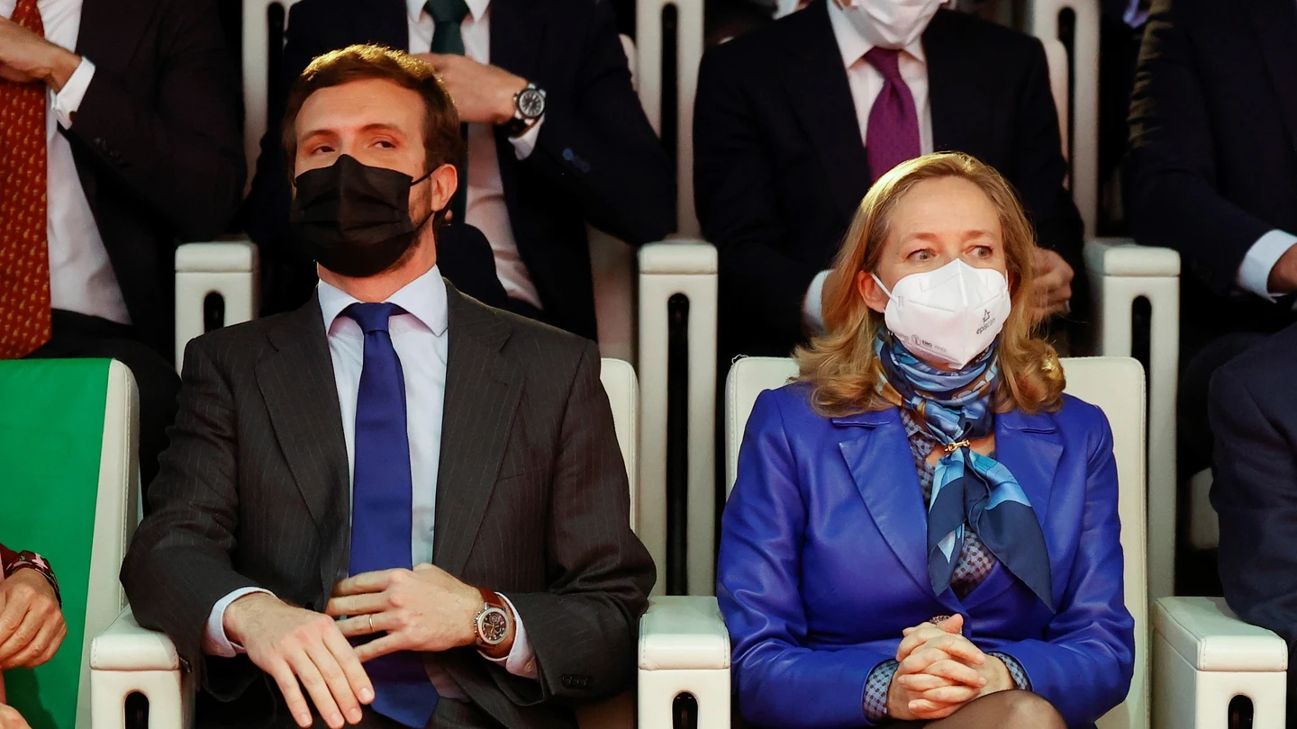 Pablo Casado y Nadia Calviño durante un acto con el Rey Pablo Casado y Nadia Calviño durante un acto con el Rey
