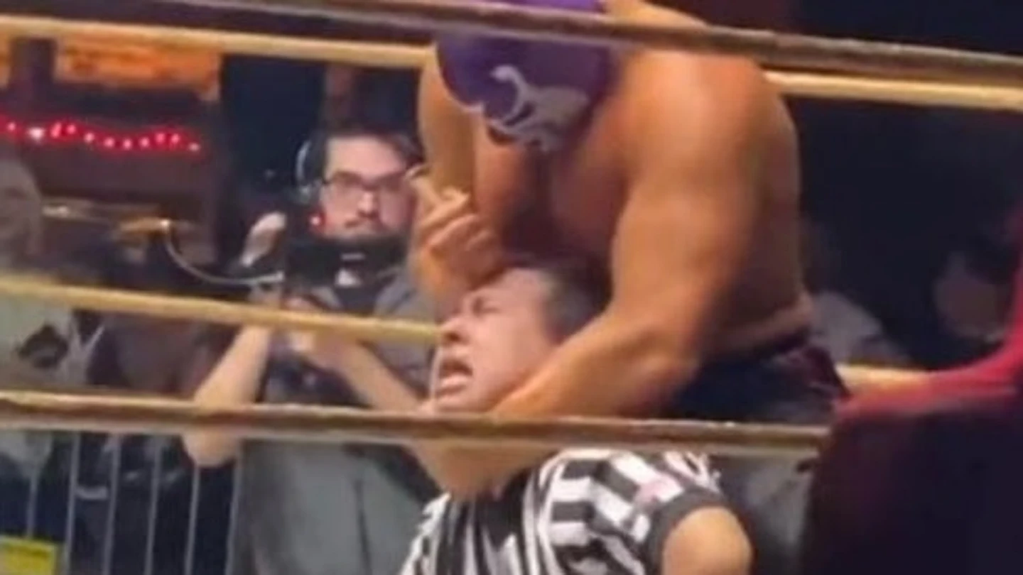 Un árbitro, apuñalado en wrestling Un árbitro, apuñalado en wrestling