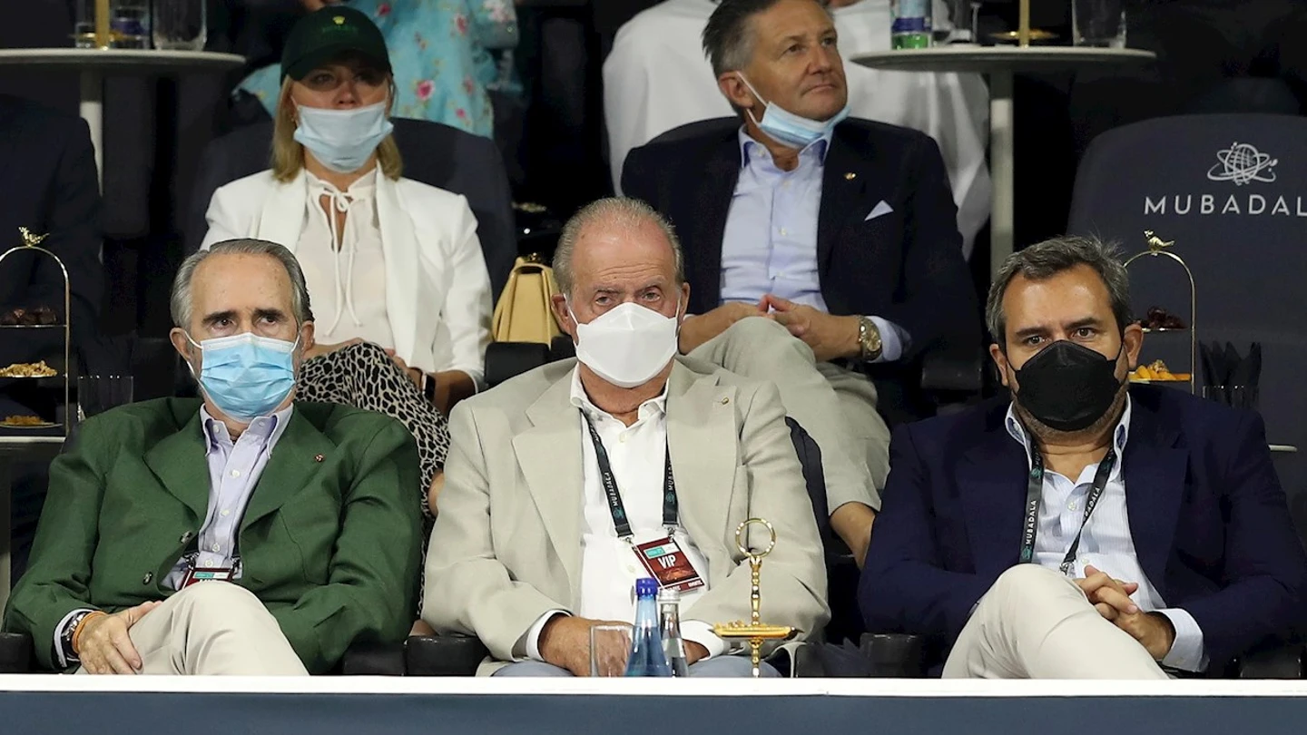 Juan Carlos I reaparece públicamente en plena polémica por su regreso a España en un partido de Nadal en Abu Dabi Juan Carlos I reaparece públicamente en plena polémica por su regreso a España en un partido de Nadal en Abu Dabi